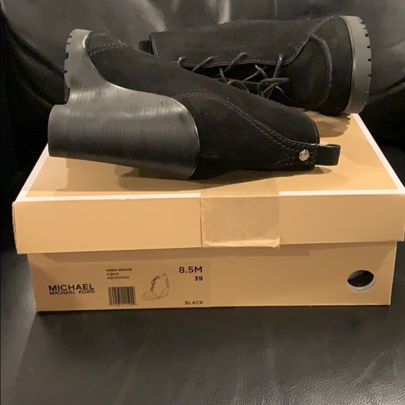 Authentic Michael Kors wedges - Picture 3 of 5